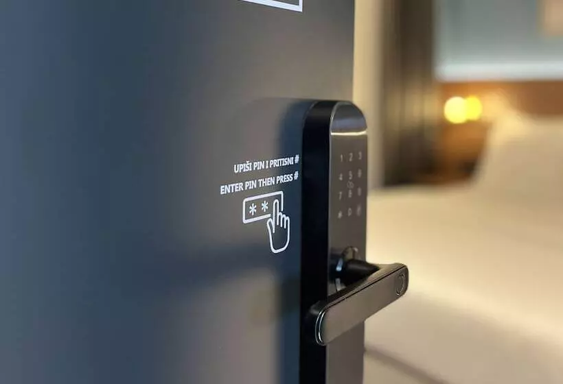 Majatalo Boutiques 76