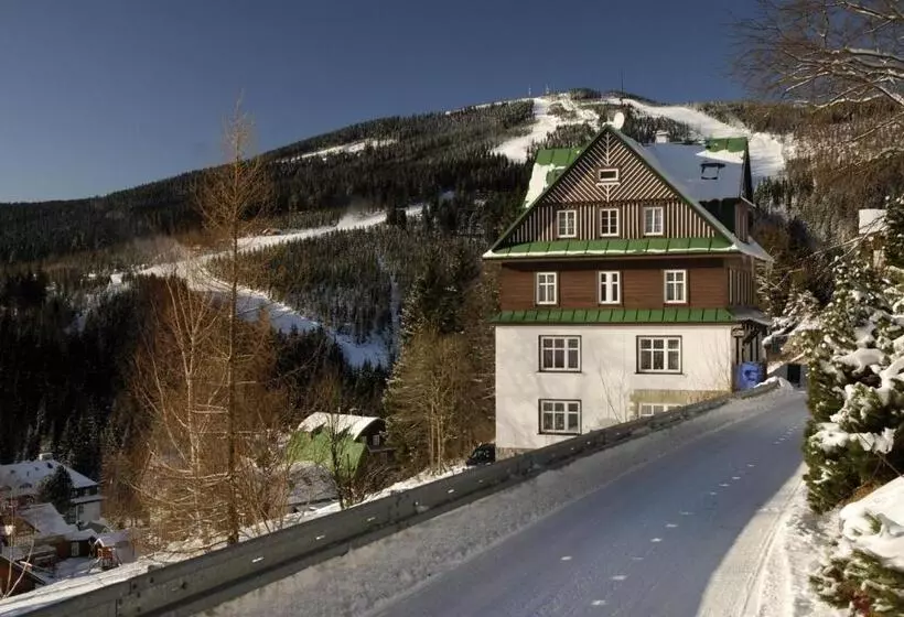 ホテル Astoria Inn