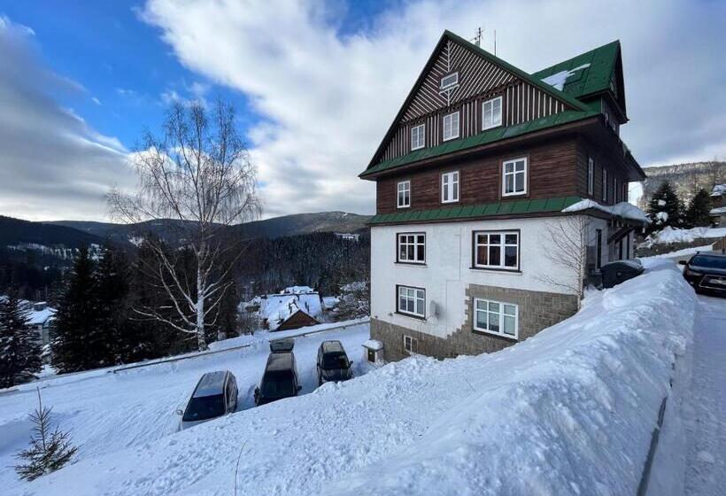 ホテル Astoria Inn