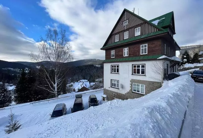 ホテル Astoria Inn