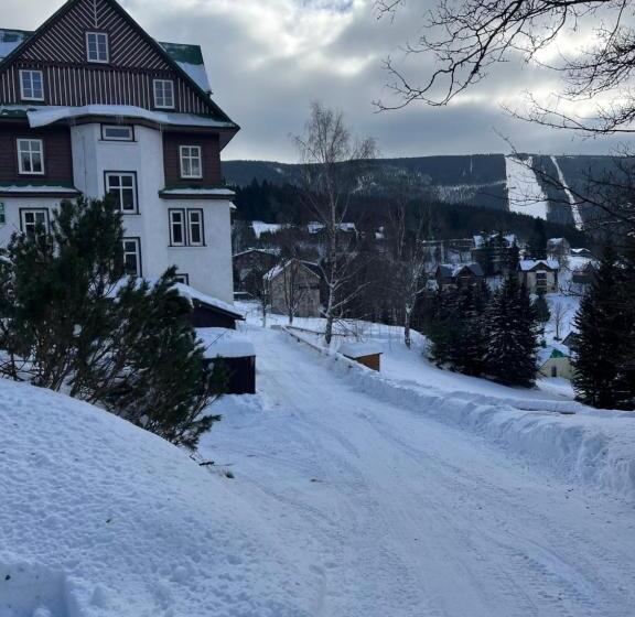 ホテル Astoria Inn