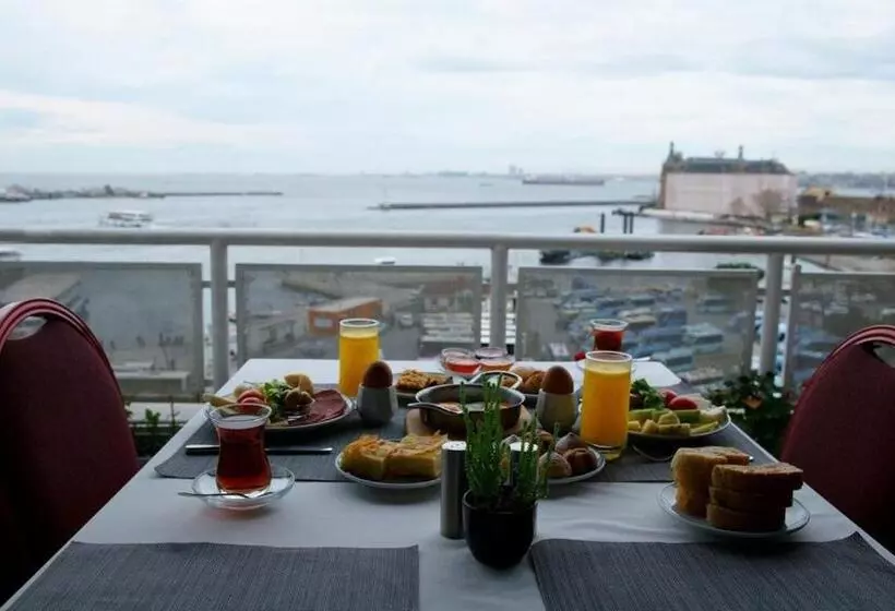 ホテル Kadıköy Rıhtım