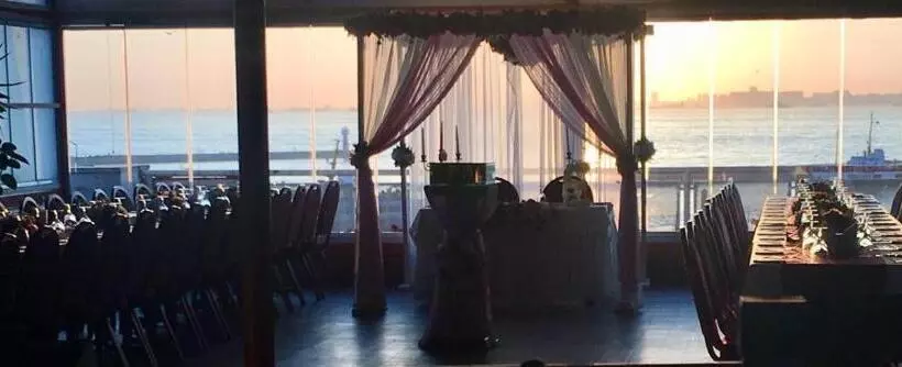 ホテル Kadıköy Rıhtım