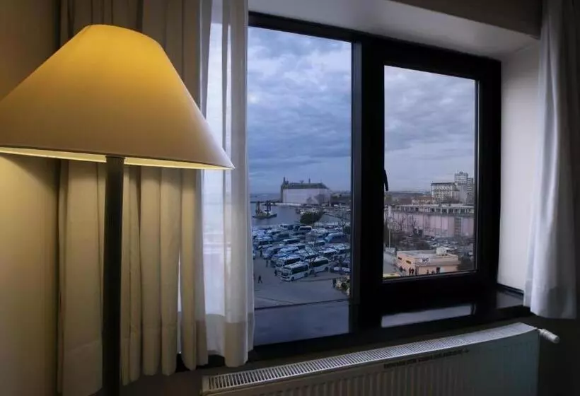 ホテル Kadıköy Rıhtım