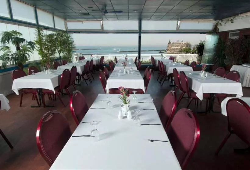 ホテル Kadıköy Rıhtım