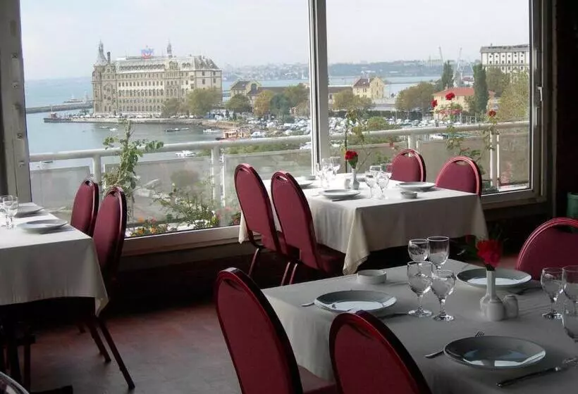 ホテル Kadıköy Rıhtım