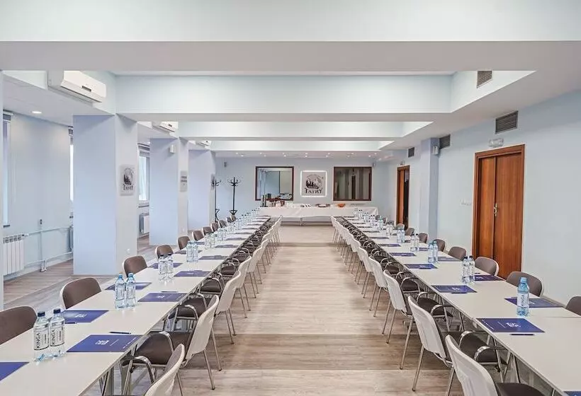 בית מלון כפרי Kompleks Antałówka Termy & Med