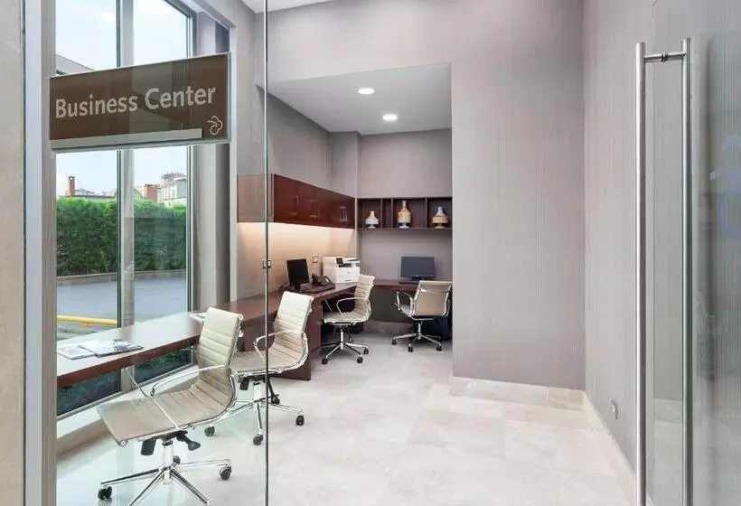 ホテル Park Dedeman Bostanci