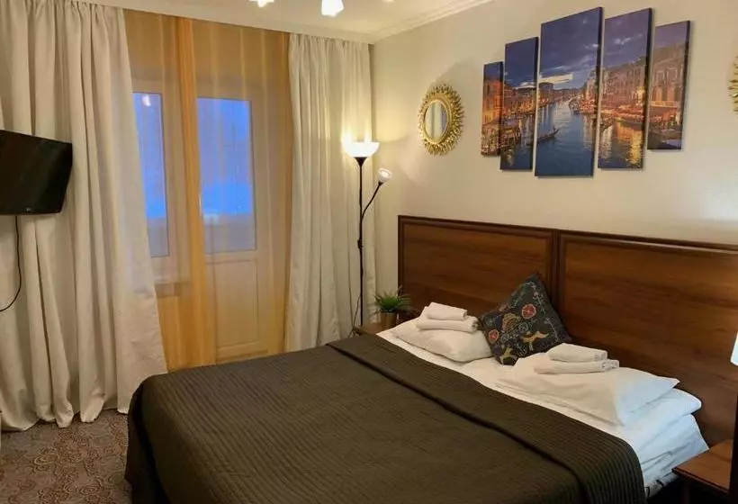 Hotelli Vernisage On Ushinskogo