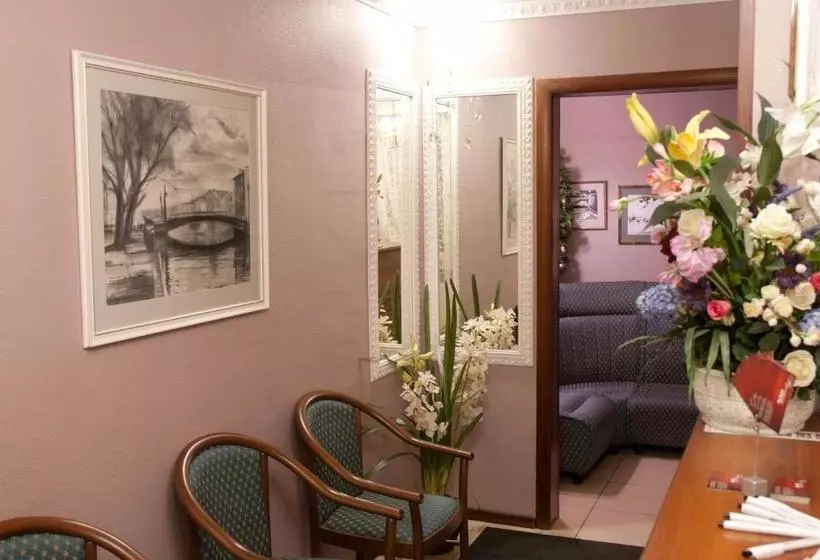 Hotelli Vernisage On Ushinskogo