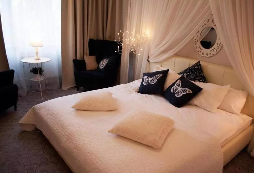 Hotelli Vernisage On Ushinskogo