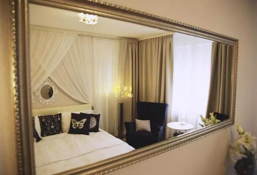 Hotelli Vernisage On Ushinskogo