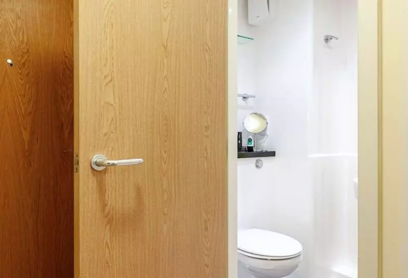 Retkeilymaja Ensuite Rooms For Students Only Bangor