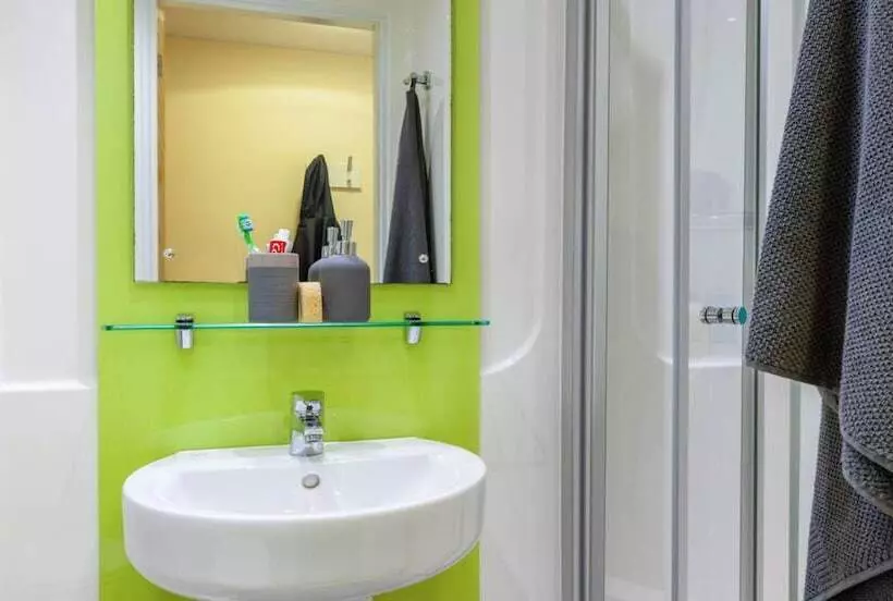 Retkeilymaja Ensuite Rooms For Students Only Bangor