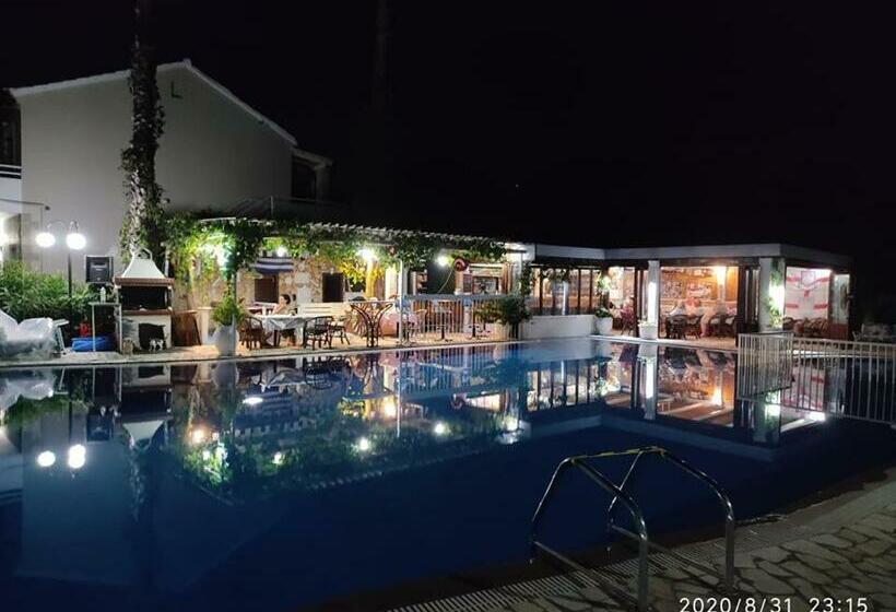 Alexandros Studios Apartments