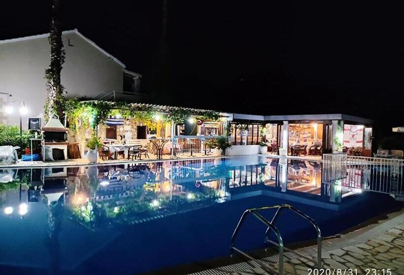 Alexandros Studios Apartments