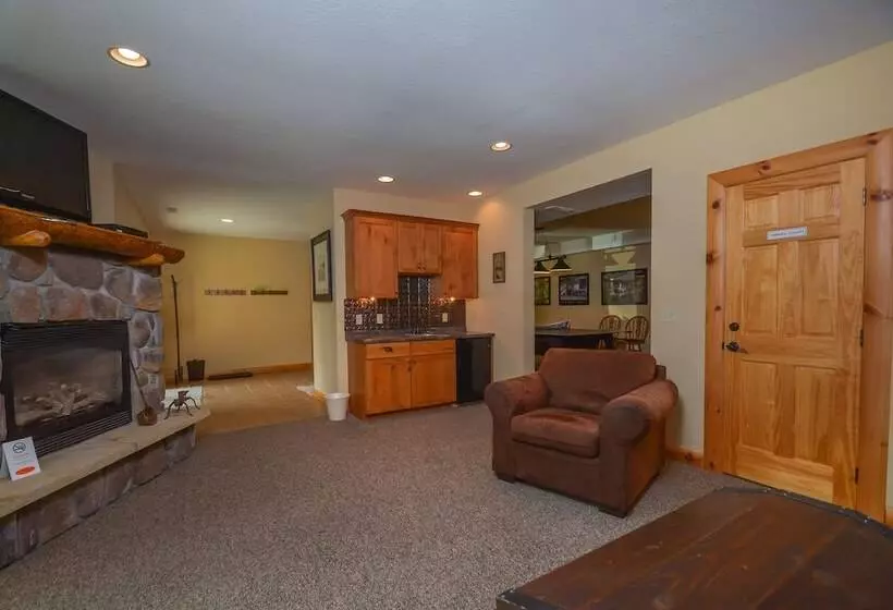 Cozy Bear Chalet