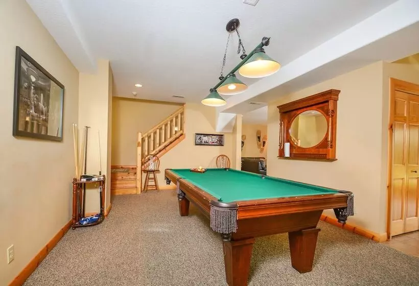 Cozy Bear Chalet