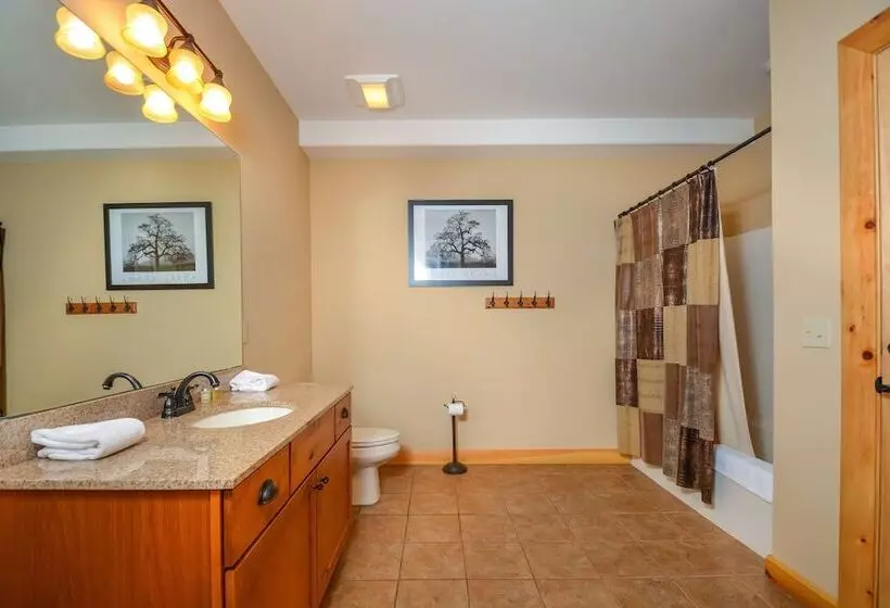 Cozy Bear Chalet