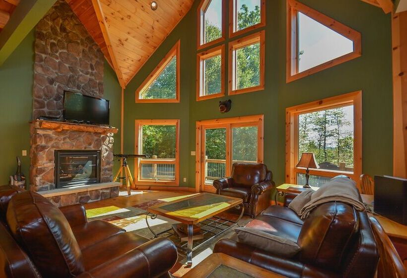 Cozy Bear Chalet