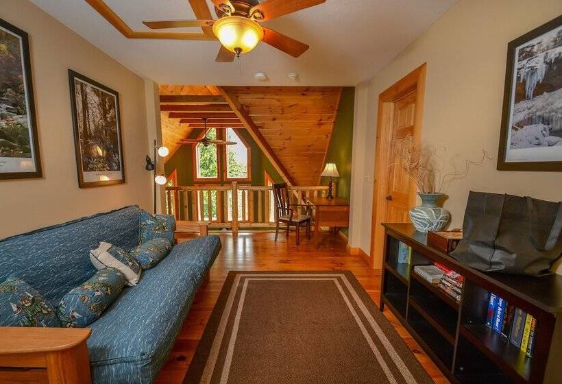 Cozy Bear Chalet