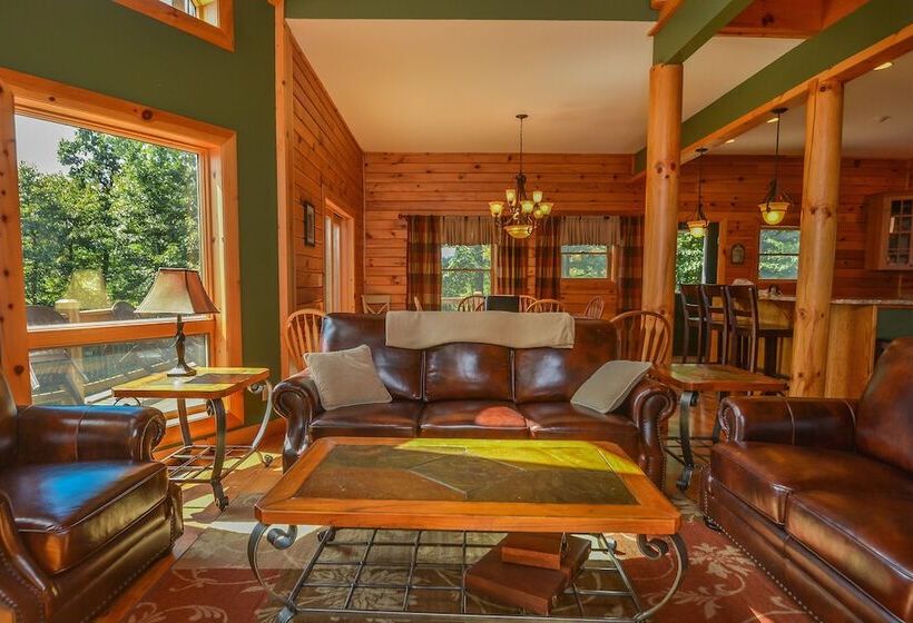Cozy Bear Chalet