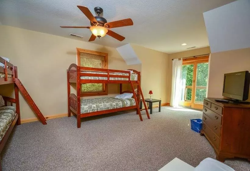 Cozy Bear Chalet