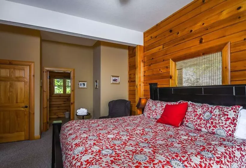 Cozy Bear Chalet