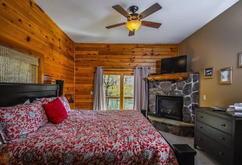 Cozy Bear Chalet