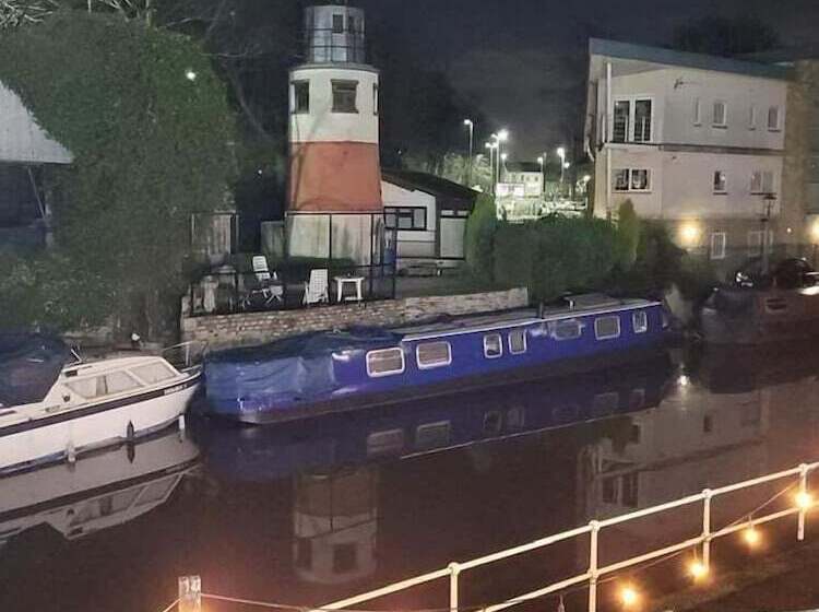 هتل The Waterside Bar Rooms & Restaurant