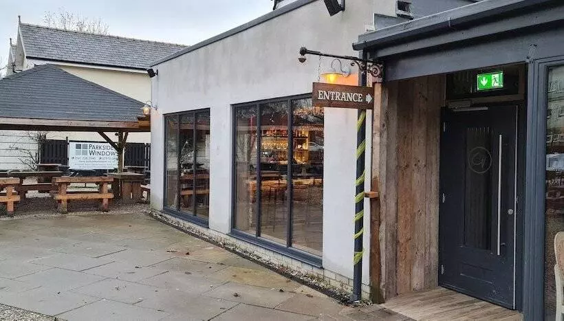 Hotelli The Waterside Bar Rooms & Restaurant