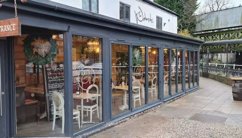 Hotelli The Waterside Bar Rooms & Restaurant