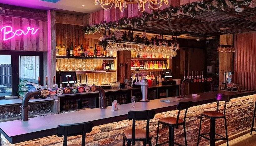 هتل The Waterside Bar Rooms & Restaurant