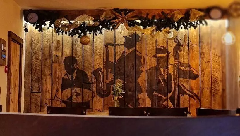 Hotelli The Waterside Bar Rooms & Restaurant