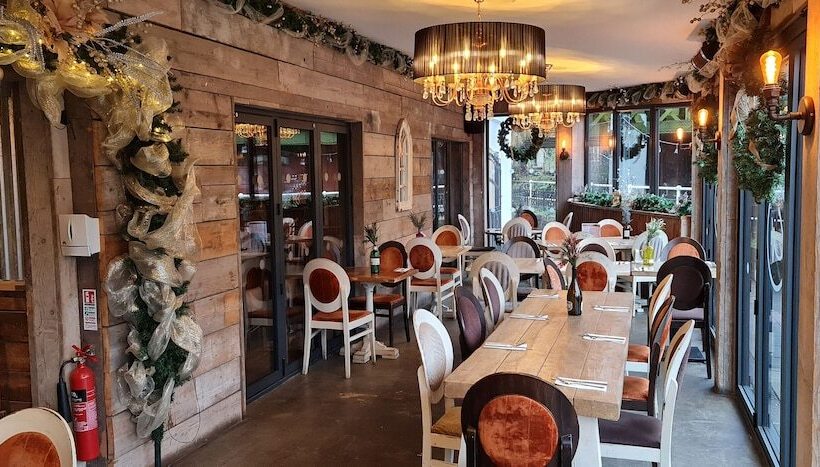 هتل The Waterside Bar Rooms & Restaurant