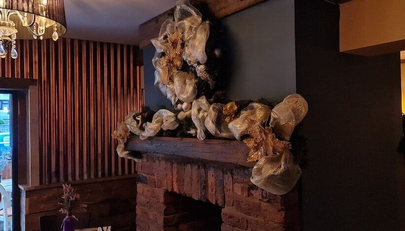 هتل The Waterside Bar Rooms & Restaurant