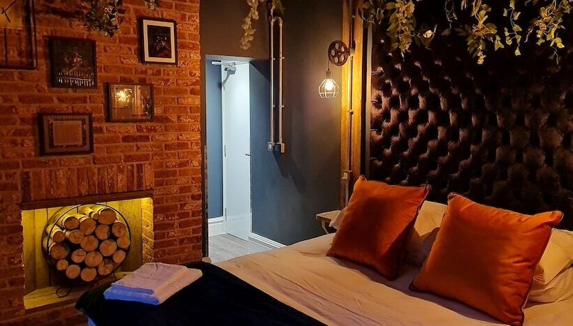 هتل The Waterside Bar Rooms & Restaurant