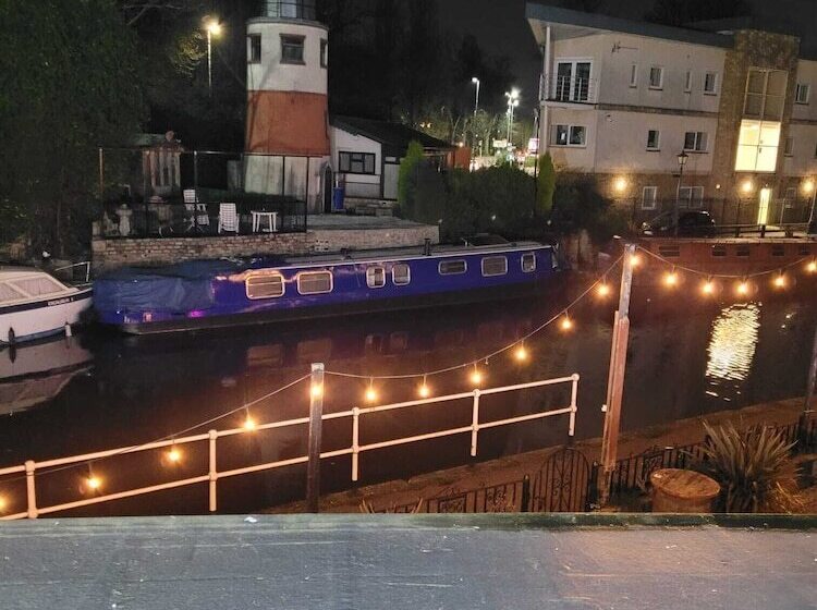 هتل The Waterside Bar Rooms & Restaurant