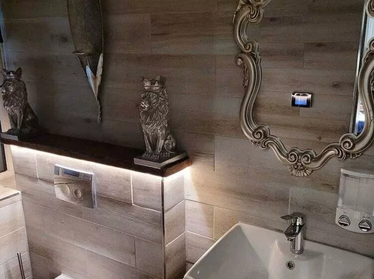 Hotelli The Waterside Bar Rooms & Restaurant