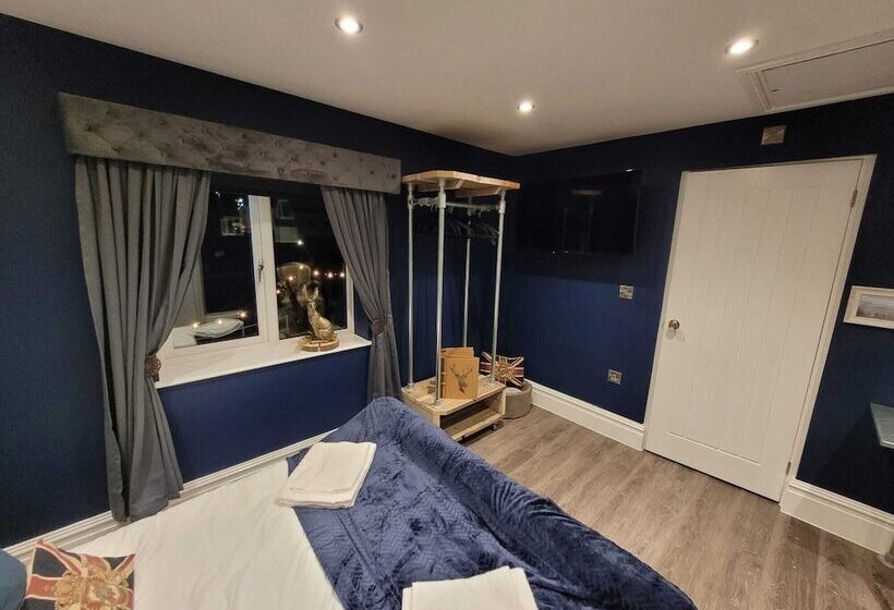 هتل The Waterside Bar Rooms & Restaurant