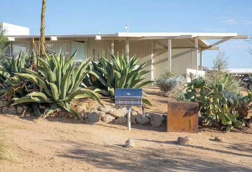 Hotelli The Bungalows By Homestead Modern At The Joshua Tree Retreat Center