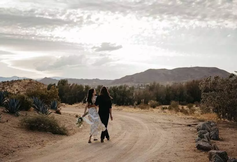 Hotelli The Bungalows By Homestead Modern At The Joshua Tree Retreat Center