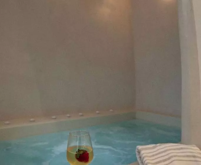 هتل Utopia Suites Santorini