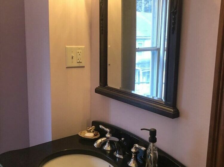 Trails End Bed And Breakfast