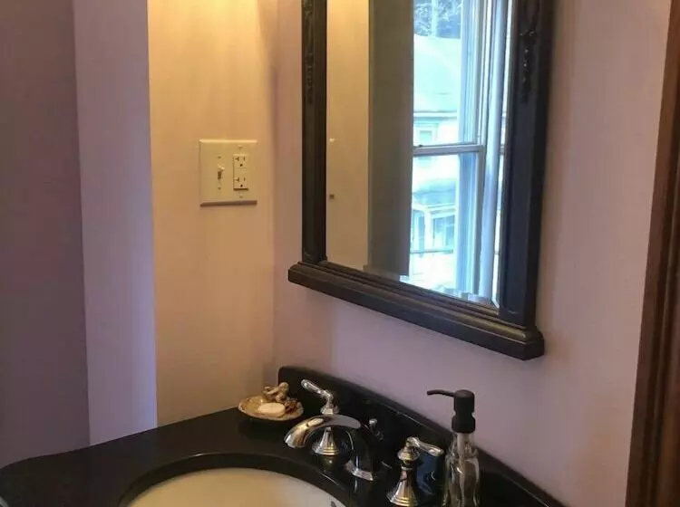 Trails End Bed And Breakfast