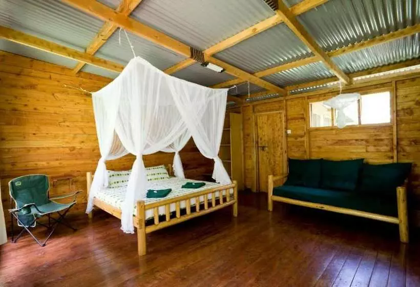 هتل Budongo Eco Lodge