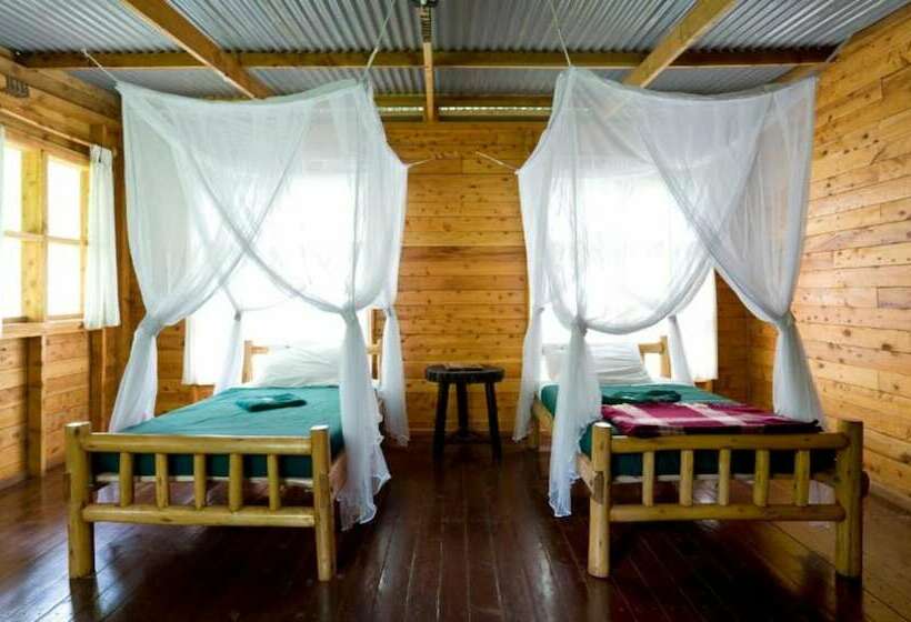 هتل Budongo Eco Lodge