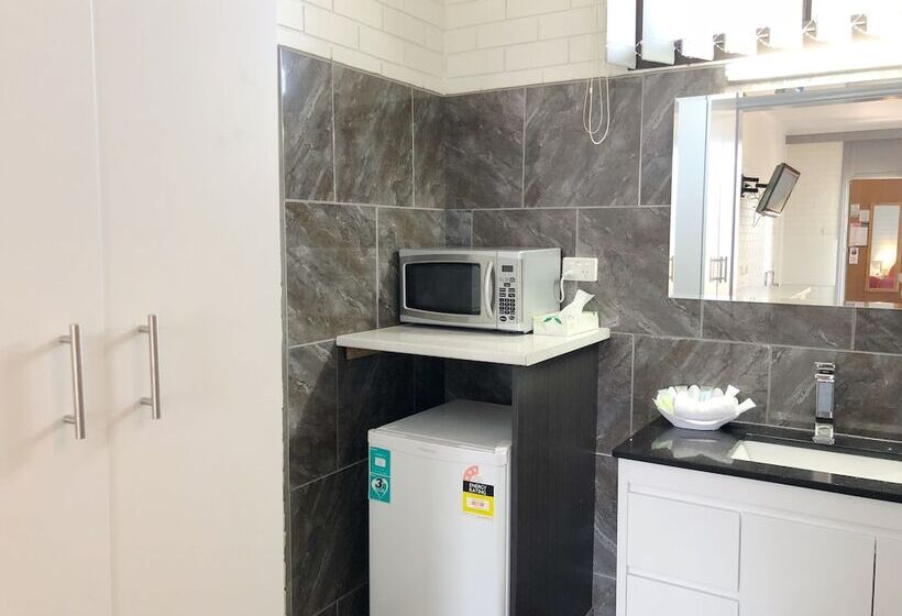 מוטל Statesman Motor Inn