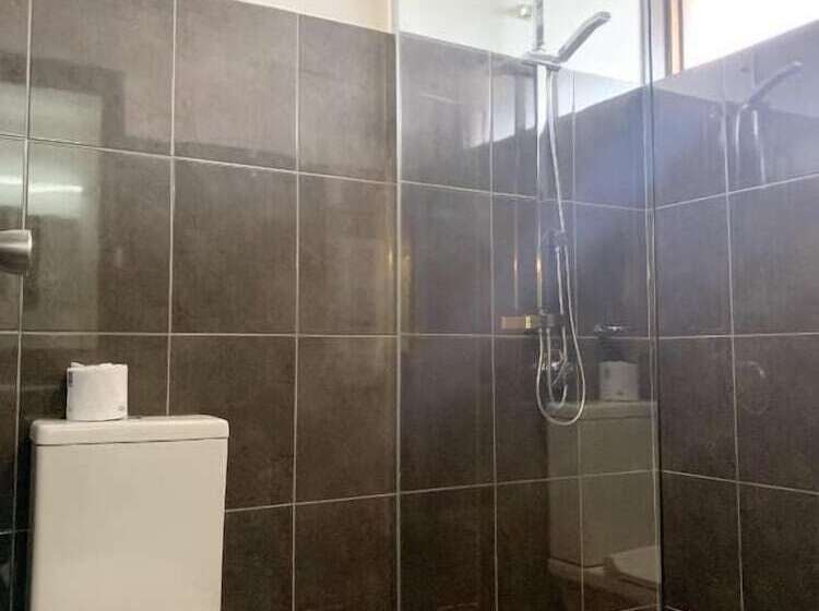 מוטל Statesman Motor Inn