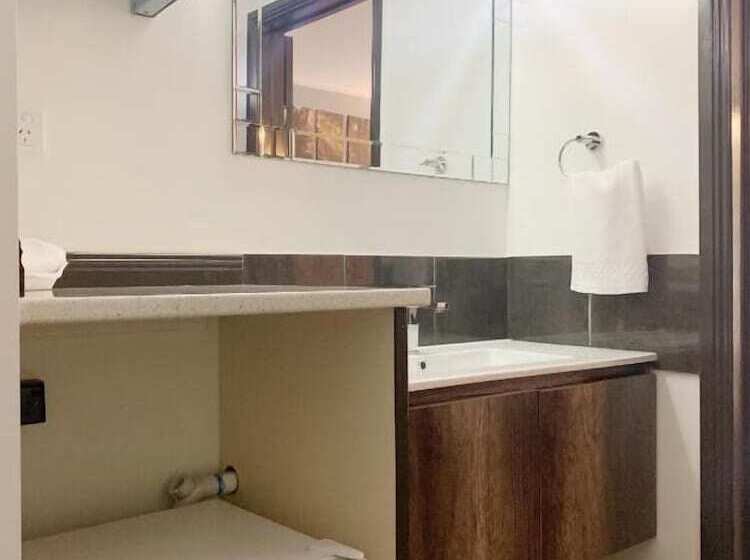 מוטל Statesman Motor Inn